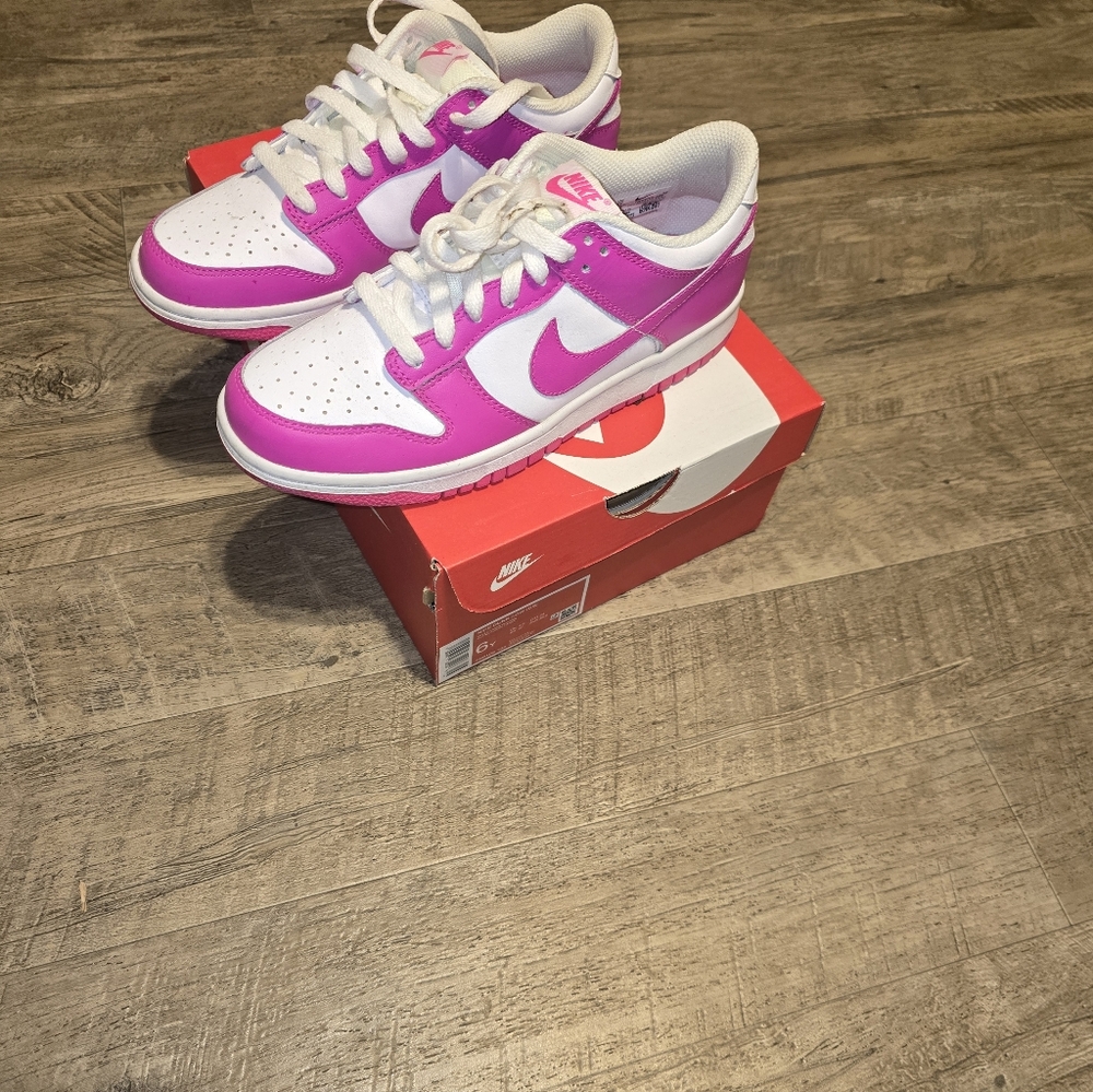 Nike Dunks Vibrant Pink and White Shoes - Picture 4 of 4